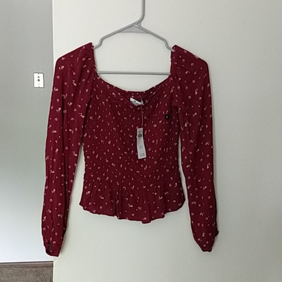 Hollister Tops - NWT Hollister off the shoulder top